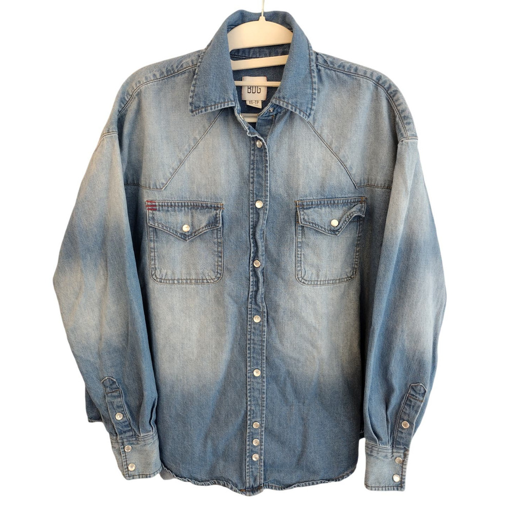 BDG UO Oversized Boxy Faded Chambray Denim Jean Pearl Snap Western Button-Up Top